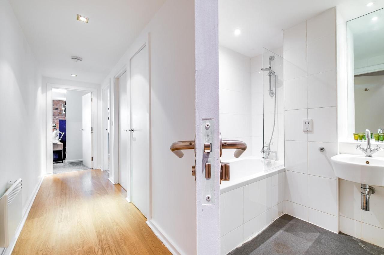 Snooker Table Apartment With 4 Beds And Free Parking Coventry Exterior foto