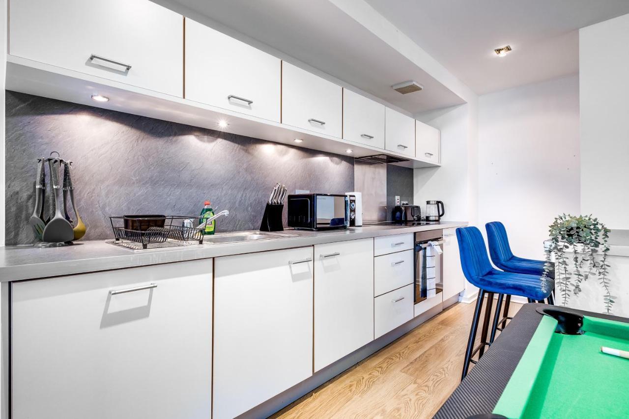 Snooker Table Apartment With 4 Beds And Free Parking Coventry Exterior foto