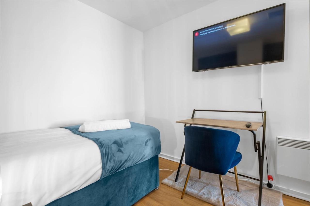 Snooker Table Apartment With 4 Beds And Free Parking Coventry Exterior foto